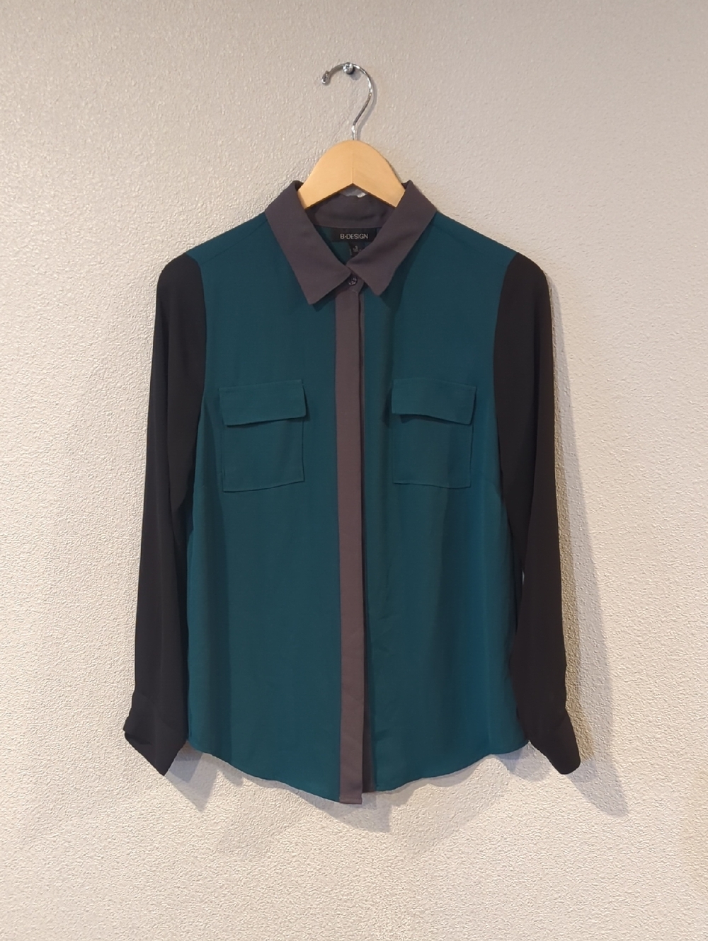 B-Design Teal Colorblock Button-Front Shirt with Black Sleeves